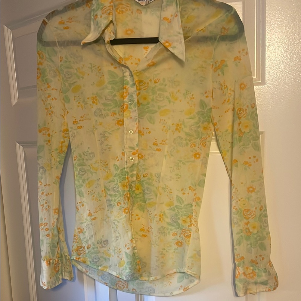 Chic Floral Blouse in Yellow and Green Vintage Sheer. Nice blouse